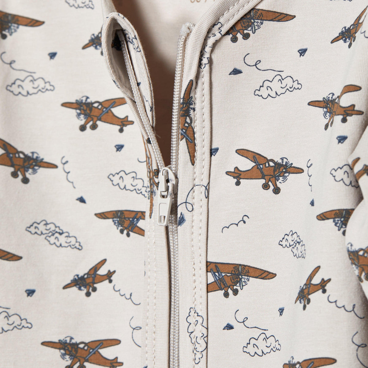 Fixoni Overall/Nachtanzug mit Füßen – Flugzeuge – India Ink – Overall – MamaMilla