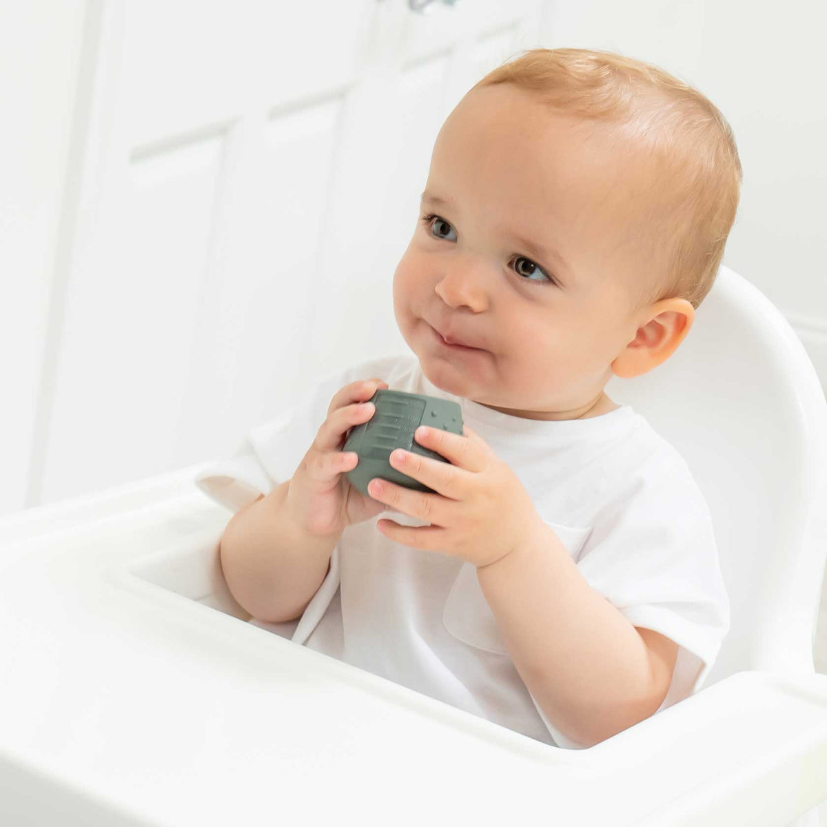 Tidy Tot Silikonbecher – My First Cup – Grau – Becher – MamaMilla
