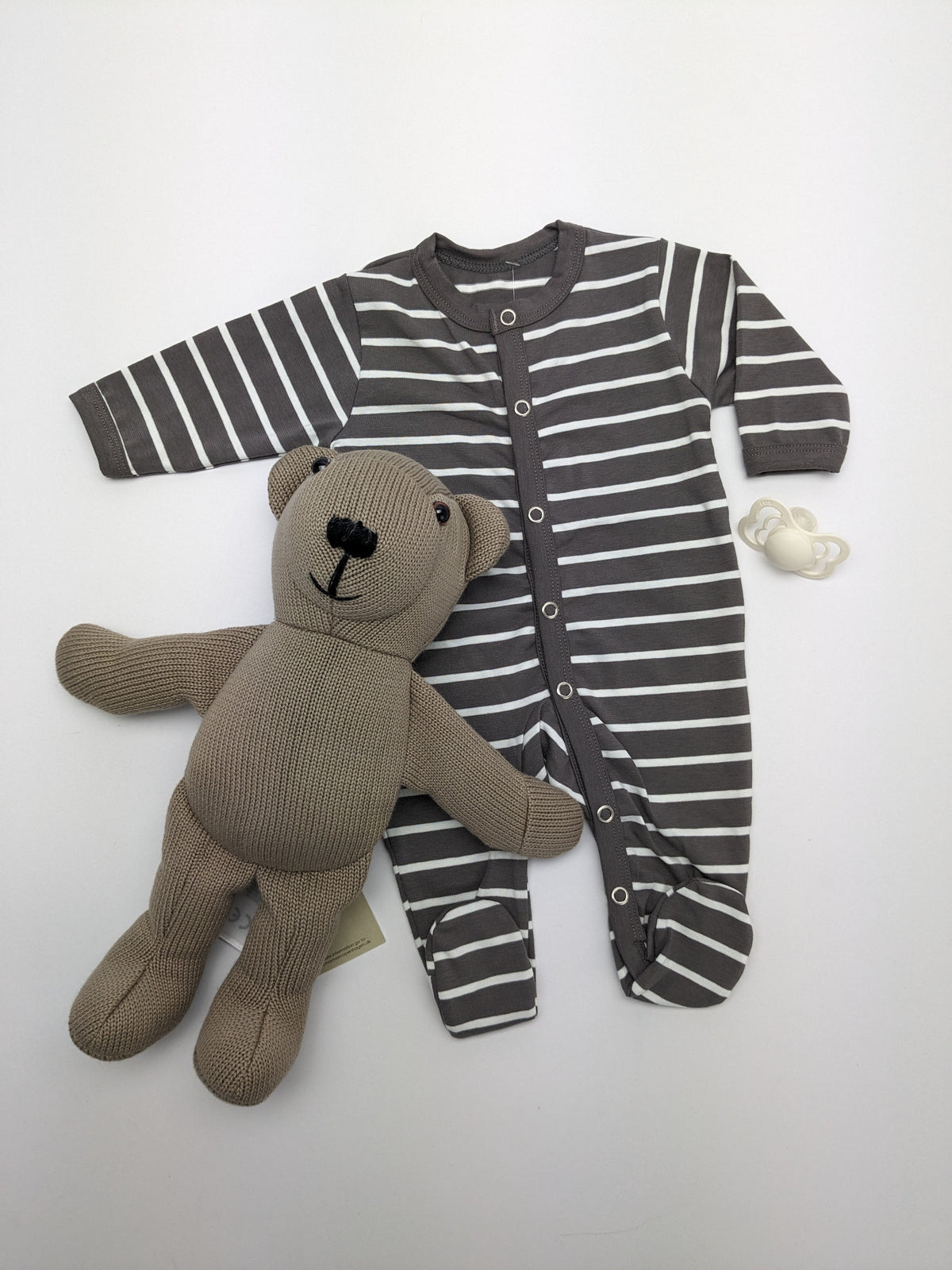 Joha Baumwoll-Nachthemd mit Füßen – Streifen – Beige/Creme – Nachtwäsche – MamaMilla