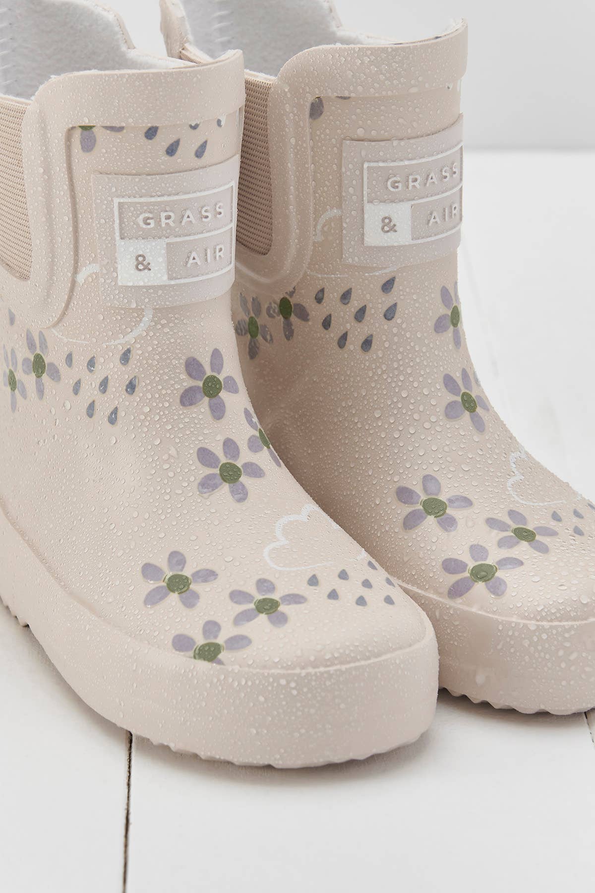 Grass & Air pampas cream korte støvler set fra siden