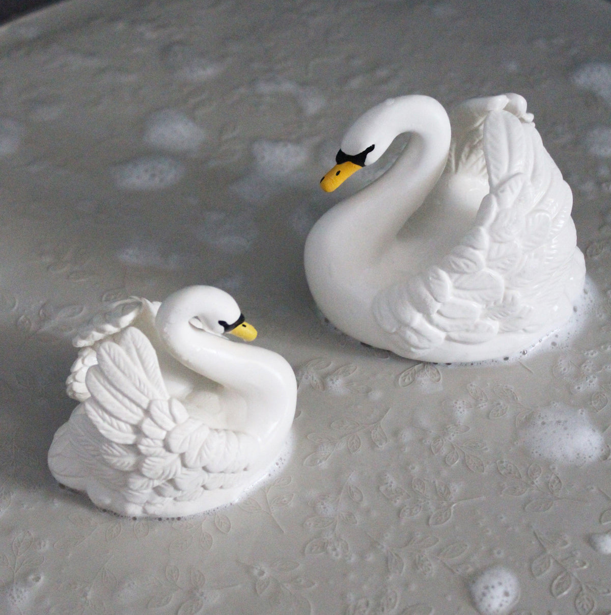 Natruba Badespielzeug aus Naturkautschuk – Schwan – Groß – Badespielzeug – MamaMilla