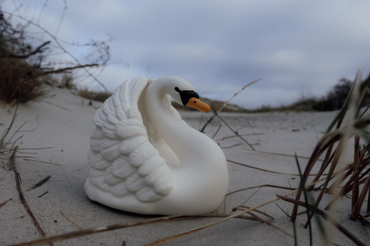 Natruba Badespielzeug aus Naturkautschuk – Schwan – Groß – Badespielzeug – MamaMilla