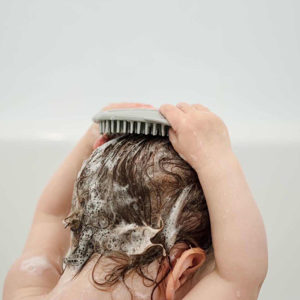 Haakaa Silikon-Shampoo-Bürste – Haarbürste – MamaMilla