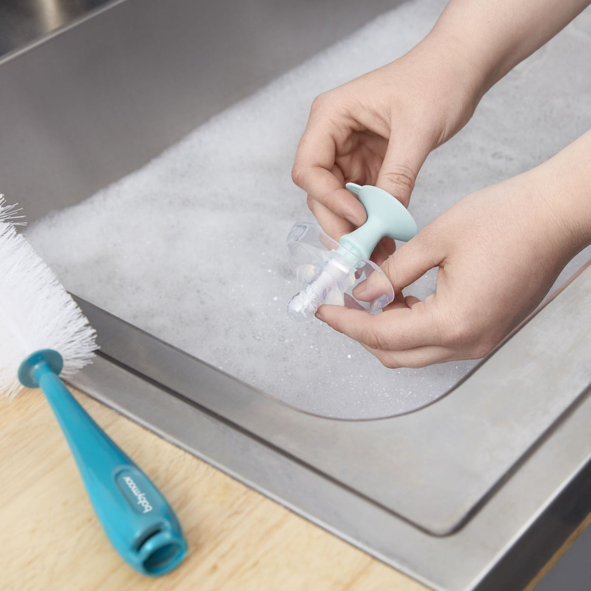 Babymoov Flaschenreiniger mit Saugnapf – 2-in-1 – Blau – Flaschenreiniger – MamaMilla