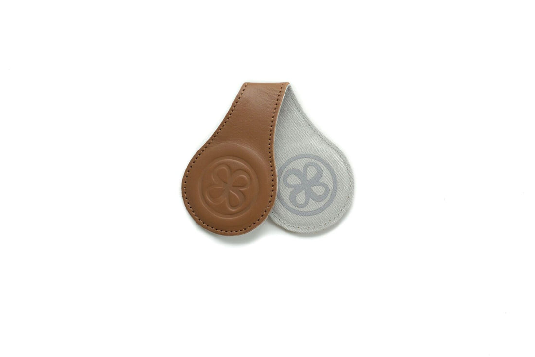 Cloby Magnetischer Wickelclip – Braunes Leder – Wickelclips – MamaMilla