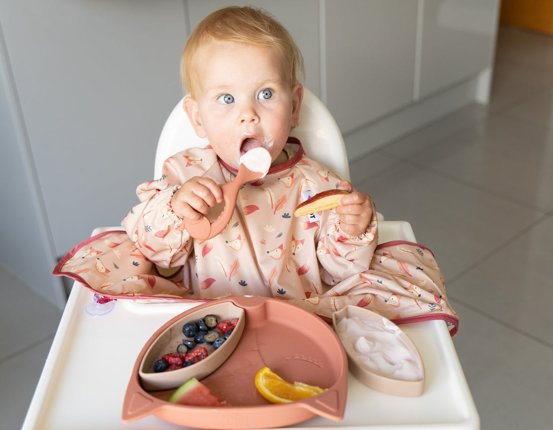 Tidy Tot Lätzchen mit langen Ärmeln für Tablett – Sand Fox – Lätzchen mit Ärmeln – MamaMilla