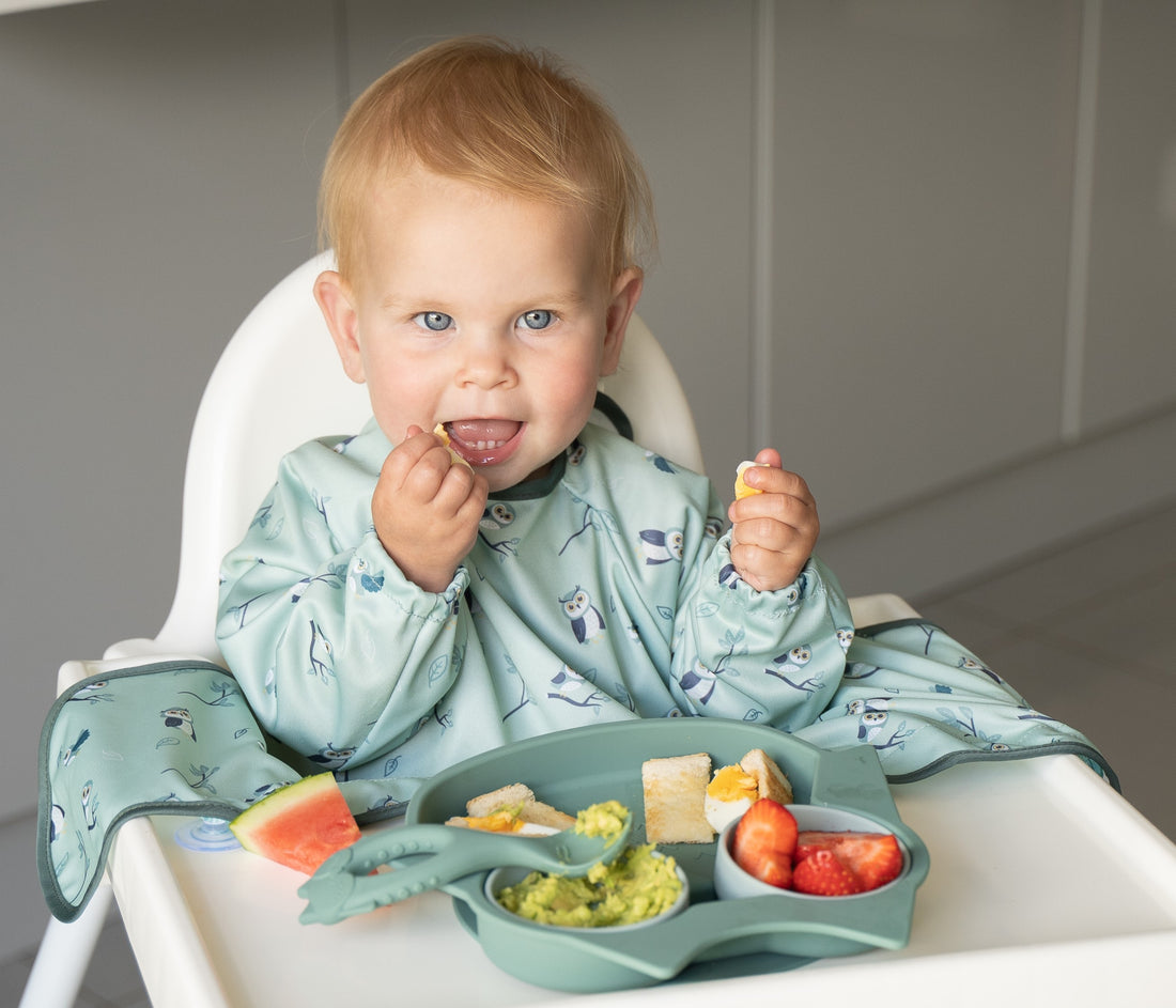 Tidy Tot Lätzchen mit langen Ärmeln für Tablett – Grüne Eule – Lätzchen mit Ärmeln – MamaMilla