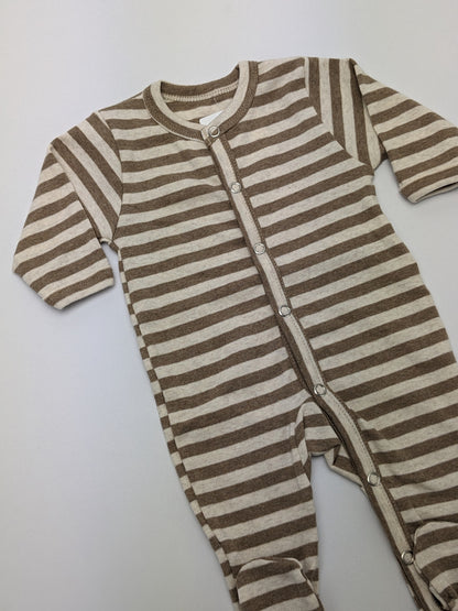Joha Baumwoll-Nachthemd mit Füßen – Streifen – Beige/Creme – Nachtwäsche – MamaMilla