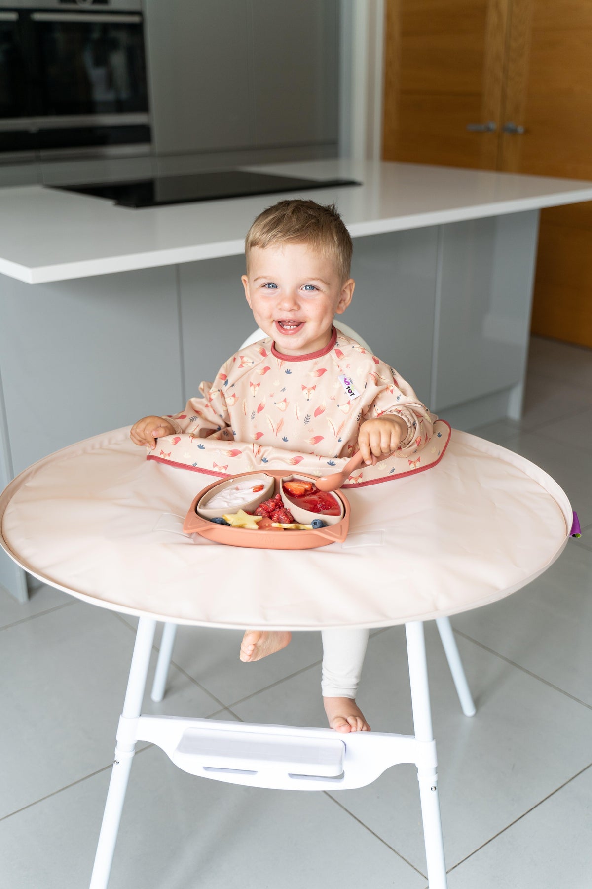 Tidy Tot Lätzchen und Tablett – SET – Sand Fox – Lätzchen mit Ärmeln – MamaMilla