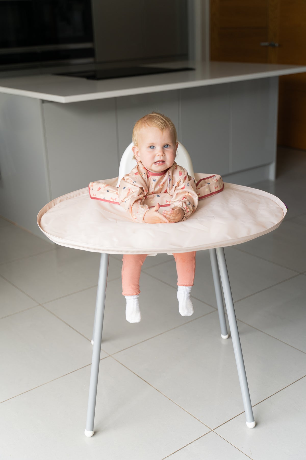 Tidy Tot Lätzchen und Tablett – SET – Sand Fox – Lätzchen mit Ärmeln – MamaMilla
