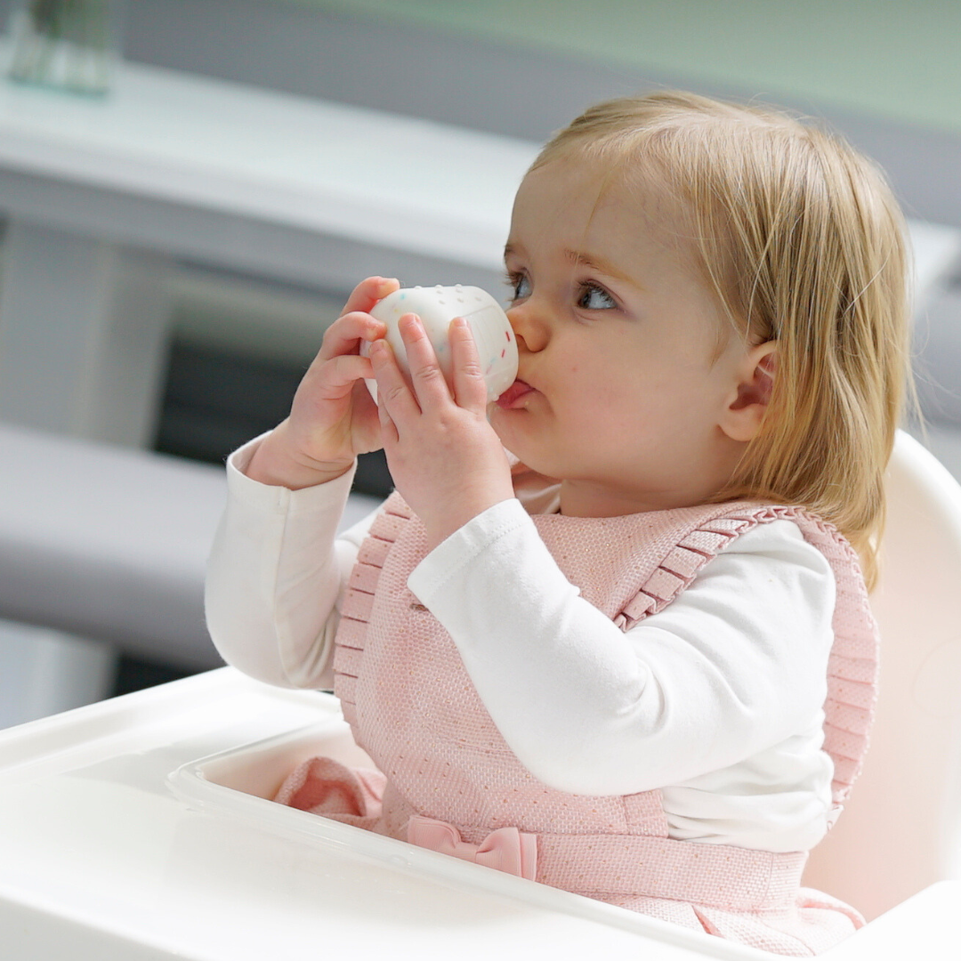 Tidy Tot Silikonbecher – My First Cup – Streusel – Becher – MamaMilla
