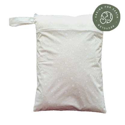Der schwedische Wald | Wetbag mittel: Hopfenblüten weiß - - MamaMilla