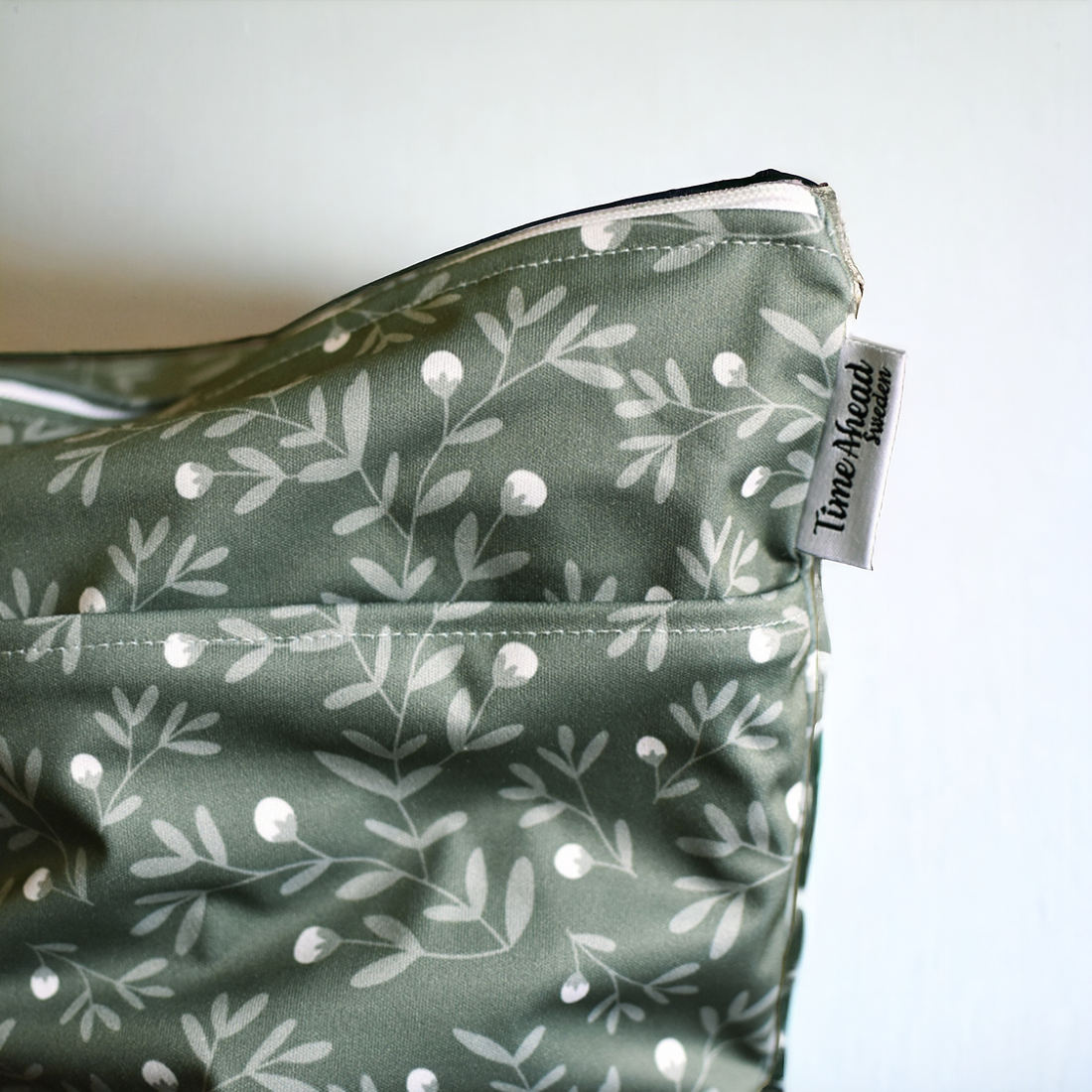 Der schwedische Wald | Wetbag mittel: Hopfenblüten weiß - - MamaMilla