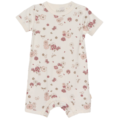 Celavi Overall mit kurzen Ärmeln – Blumenmuster – Rose Cloud – Overall – MamaMilla