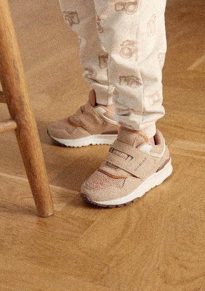 Ein FANTASTISCHER, leichter Sneaker mit Klettverschluss – Misty Rose – Schuhe – MamaMilla