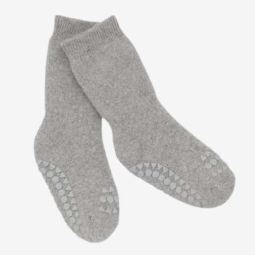GoBabyGo-Socken mit rutschfestem Gummi – Grau meliert – Socken – MamaMilla