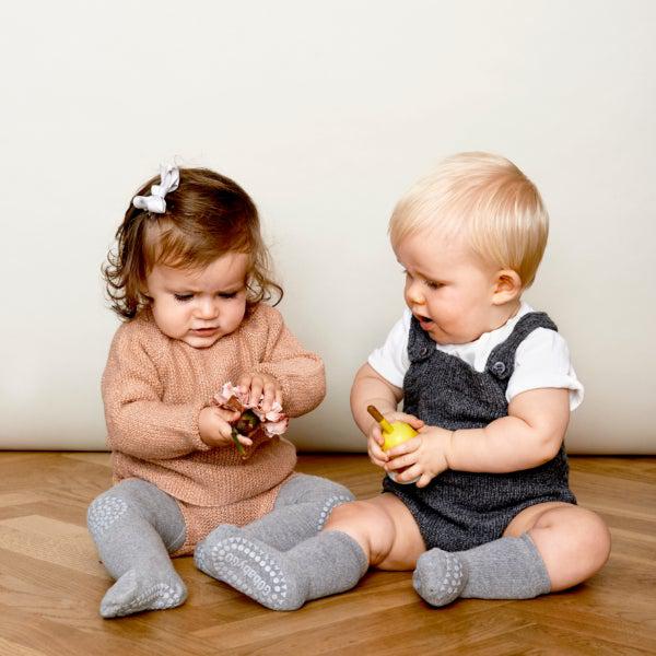 GoBabyGo-Socken mit rutschfestem Gummi – Grau meliert – Socken – MamaMilla