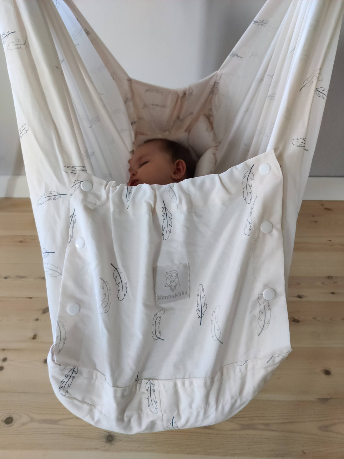 MamaMilla Sling-Wiege – Blaue Federn – Sling-Wiege – MamaMilla