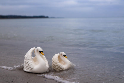 Natruba Badespielzeug aus Naturkautschuk – Schwan – Groß – Badespielzeug – MamaMilla
