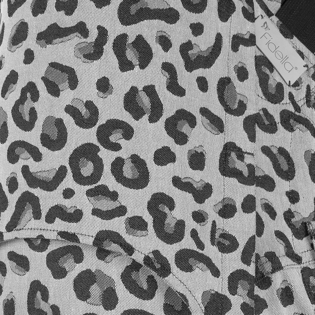 Fidella Fusion Fullbuckle Carrier – Leopard Silver – Baby – Tragehilfe – MamaMilla