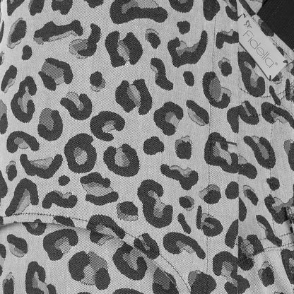 Fidella Fusion Fullbuckle Carrier – Leopard Silver – Baby – Tragehilfe – MamaMilla