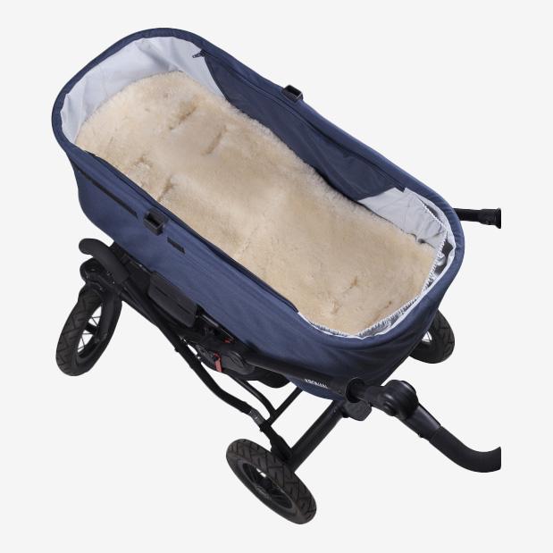 EasyGrow Lammfell-Teppich für den Kinderwagen – gebrochenes Weiß – Lammfell-Einsatz – MamaMilla