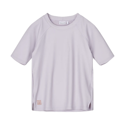 Liewood UV-Trikot – Noah Shortsleeve Swim – Misty Lilac – Bademode – MamaMilla