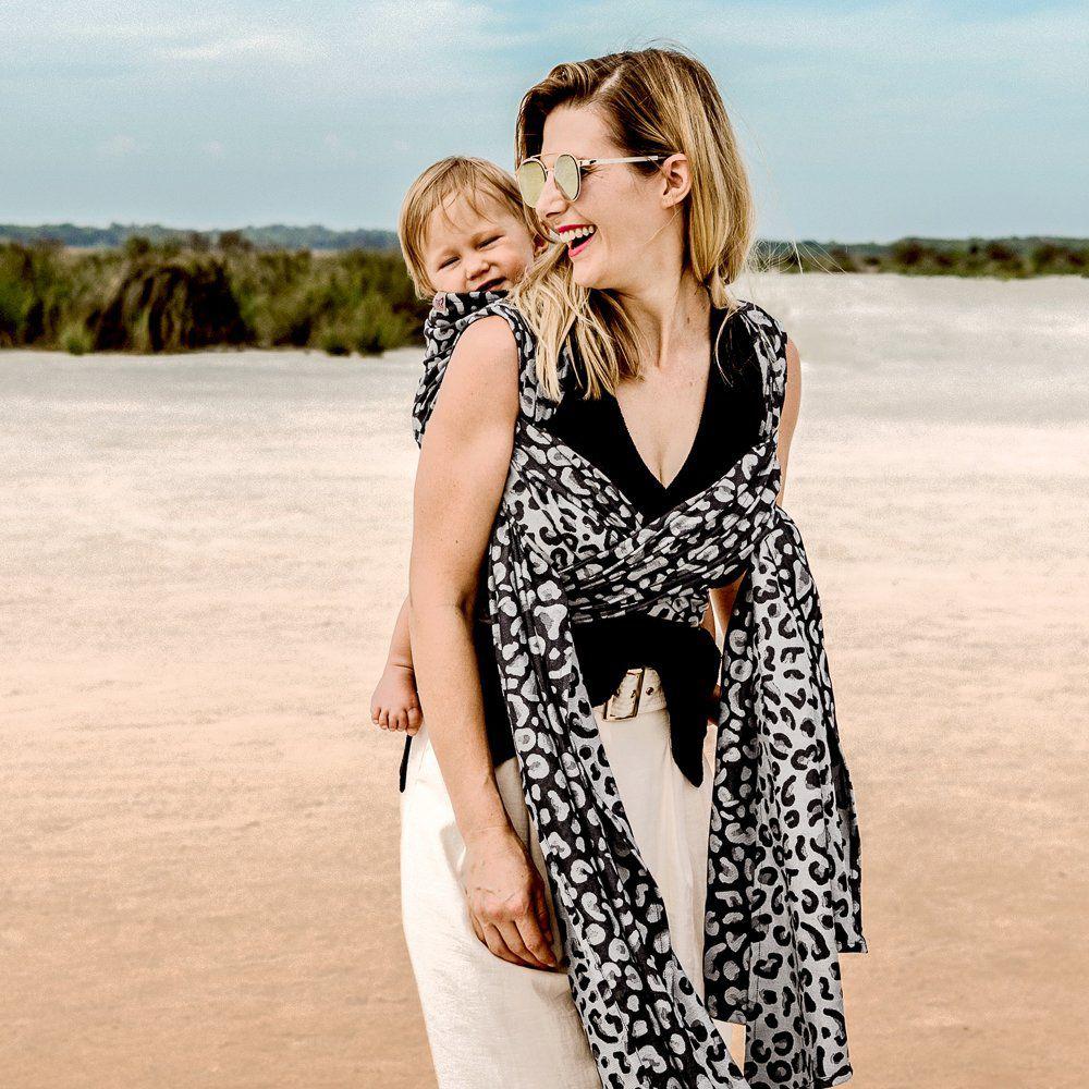 Fidella Festes Wickeltuch (6) – Leopard Silver – Wickeltuch – MamaMilla
