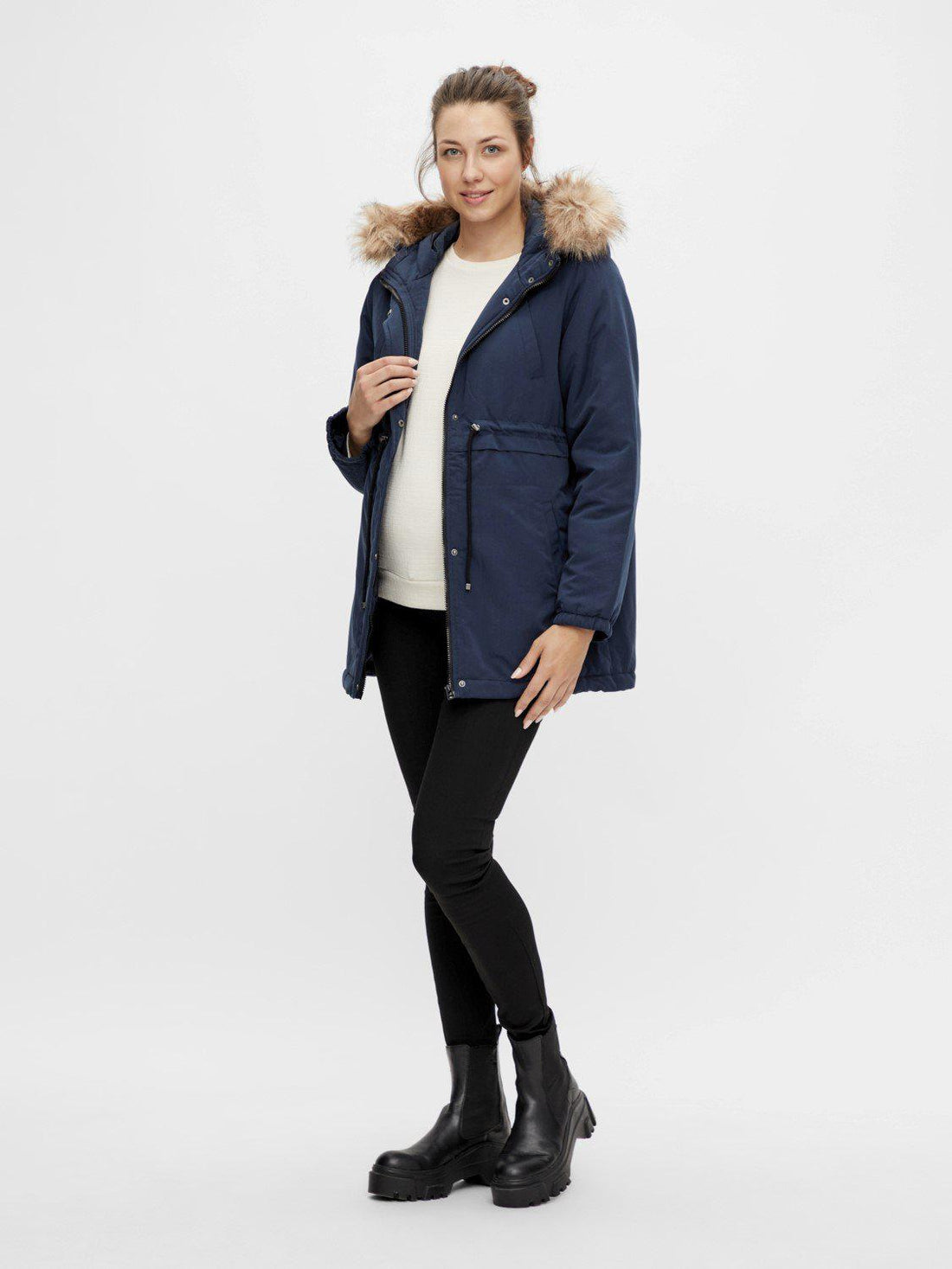 Mamalicious Umstands-Parkajacke – Jessa – Marineblauer Blazer – Umstandsjacke – MamaMilla