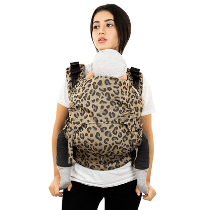 Fidella Fusion Babytrage mit voller Schnalle – Leopard Gold – Baby – Babytrage – MamaMilla