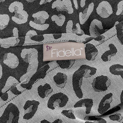 Fidella Festes Wickeltuch (6) – Leopard Silver – Wickeltuch – MamaMilla