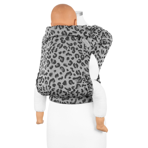 Fidella FlyClick Babytrage – Leopard Silver – Kleinkind – Babytrage – MamaMilla