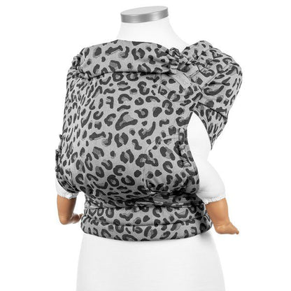 Fidella Fly Tai Tragehilfe – Leopard Silver – Baby – Tragehilfe – MamaMilla