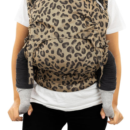 Fidella Fusion Babytrage mit voller Schnalle – Leopard Gold – Baby – Babytrage – MamaMilla